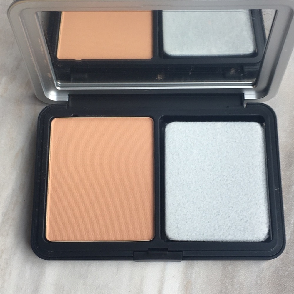 Makeup Forever R410 Matte Velvet Powder Foundation